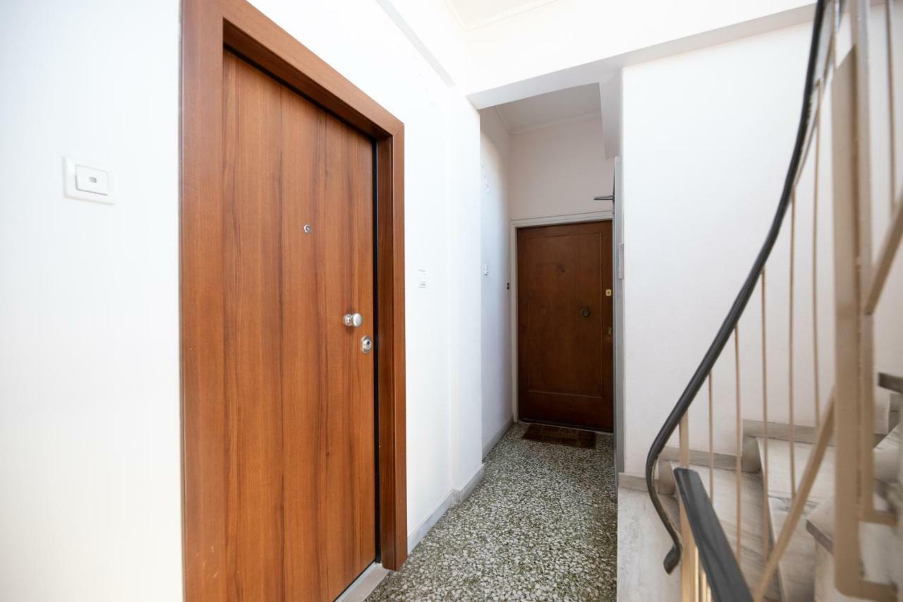 Sightseeing 3rd Floor On A Paved Road! Apartment Athen